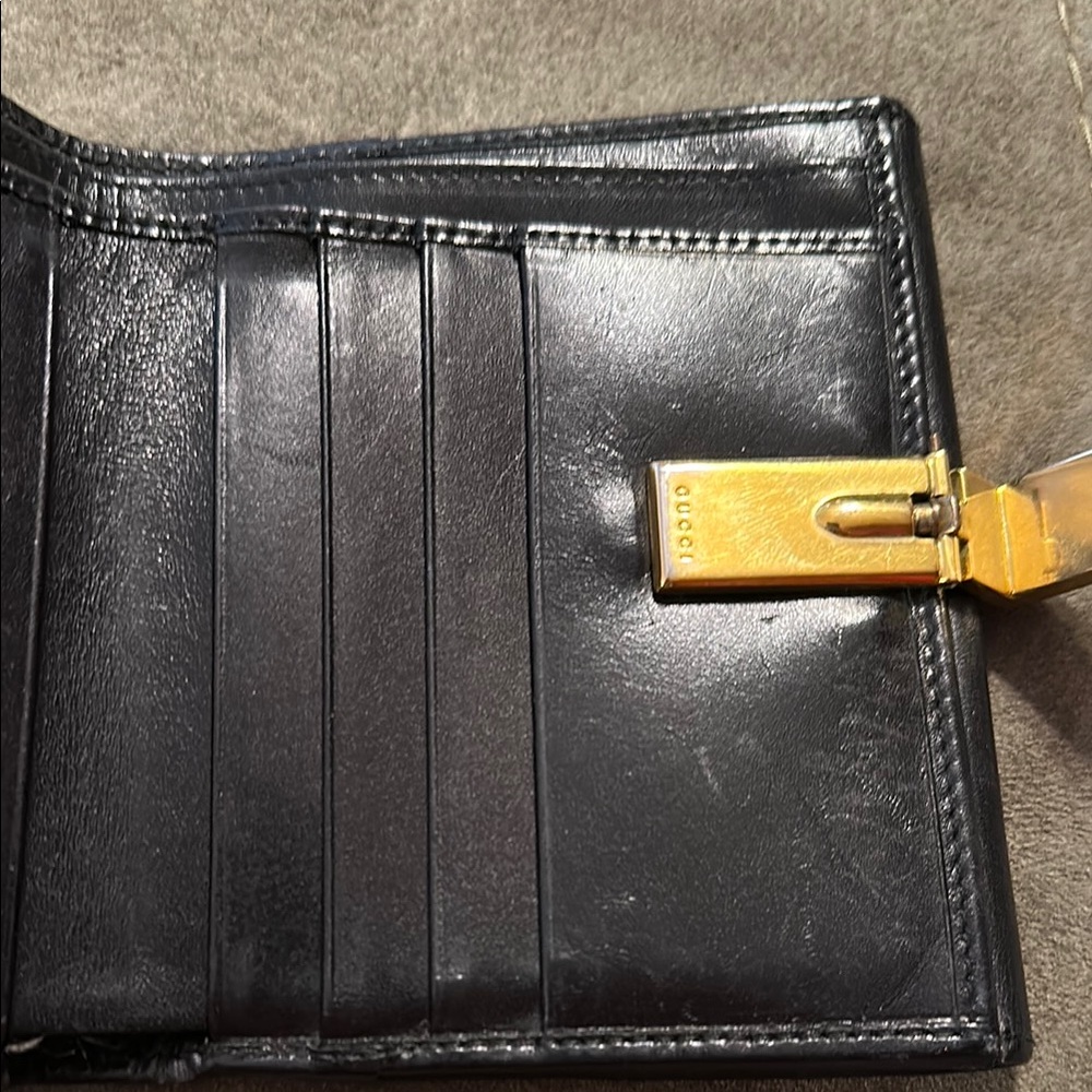 Gucci Black Leather Wallet with Gold Accent Unisex - Picture 5 of 10